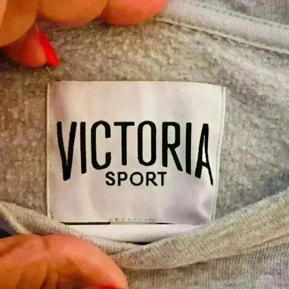 VICTORIA SPORT SMALL HEATHER GREY CREWNECK LOGO  ATHLETIC LOUNGE SOFT ACTIVEWARE - Picture 2 of 7